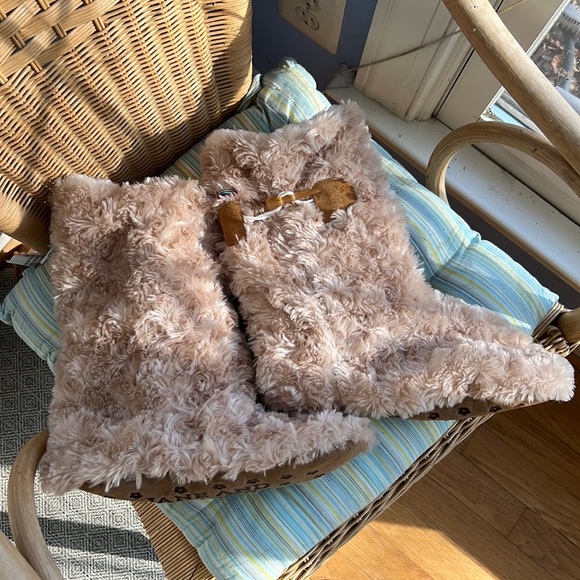 Jane and Bleecker Shoes Jane And Bleecker Fuzzy Comfy Slippers